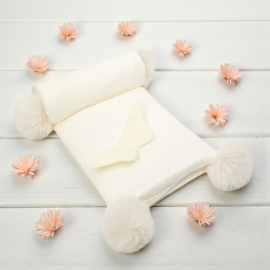 Jamiks Cream Quilted Pom Pom Swaddle